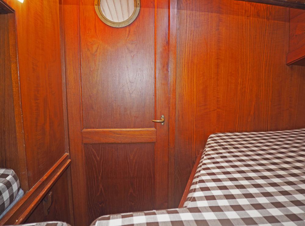 Cabin en avant, H&eacute;bergements